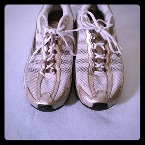 Women's size 8.5 Nike Reax tennis shoes
